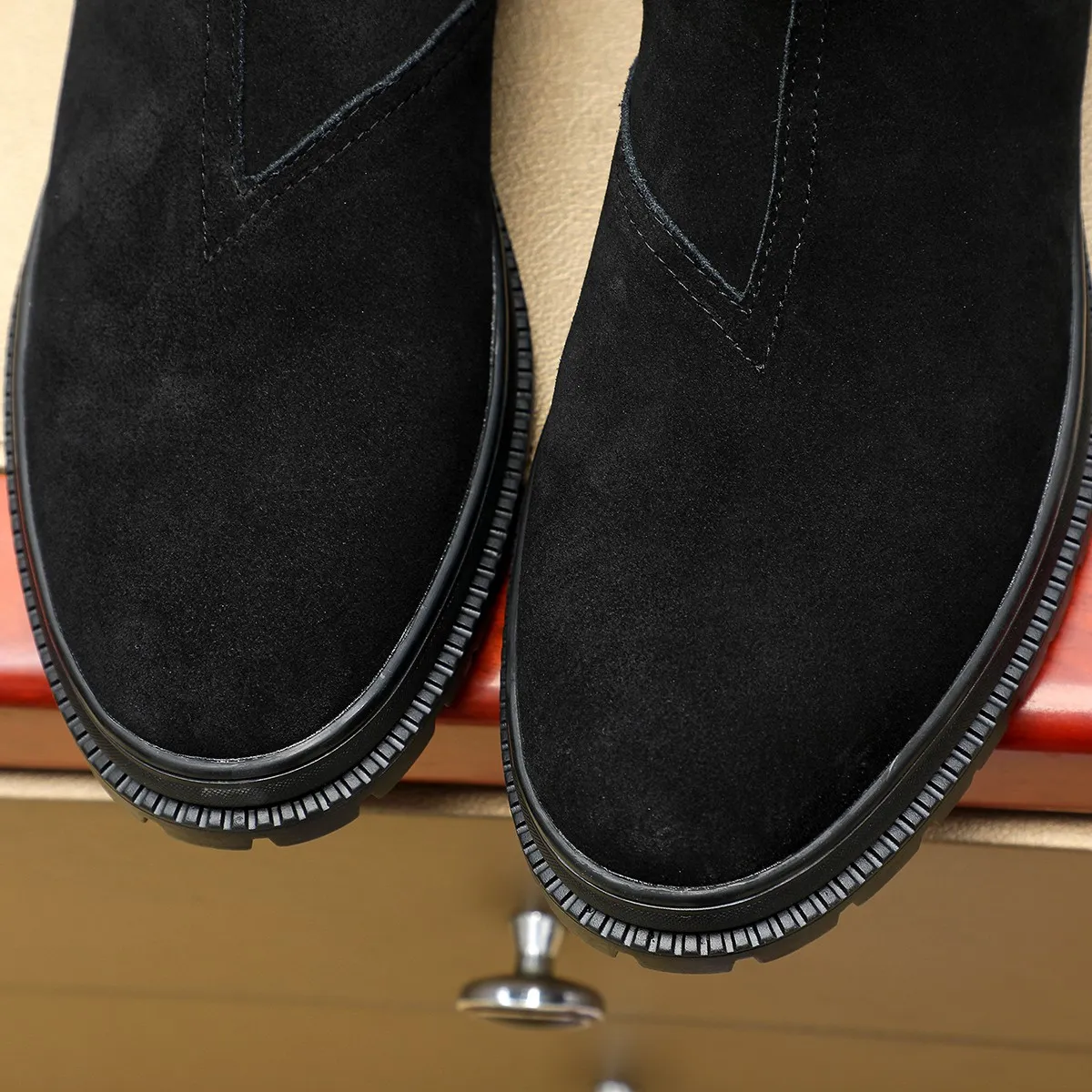 Ex-factory price: 480⌚️⌚️"Dior" Gaobang short boots⚠️⚠️Top purchasing agent🔍🔍Men's 2023HK counters are on sale simultaneously. Sole: The original sole is specially provided by the original factory. The exclusive movable molded sole is super comfortable. The original factory and the single product are handmade🔍🔍. The details determine the quality. We only make shoes with care. You can enter and exit the counter at will. Welcome to compare. 🇮🇹Size: 38-444️⃣Colors available